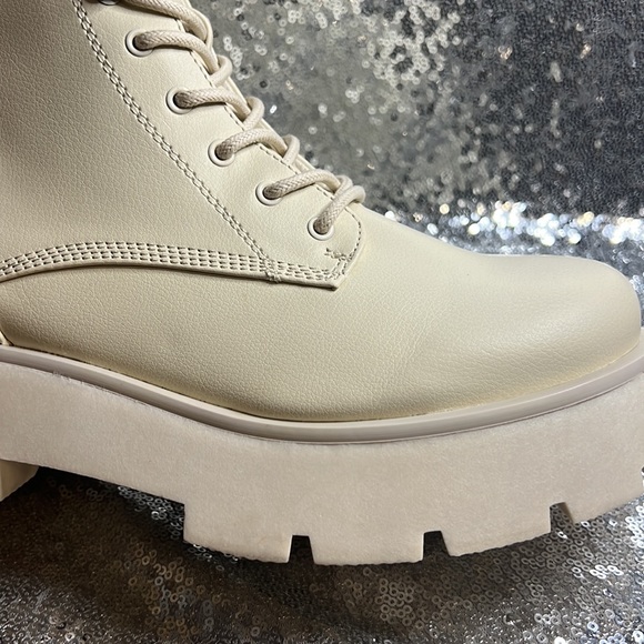 Women’s platform lace up boots - Picture 6 of 9